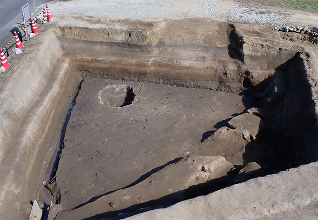 2区北 第2遺構面の様子(南から) 2区北 第2遺構面の様子(南から)