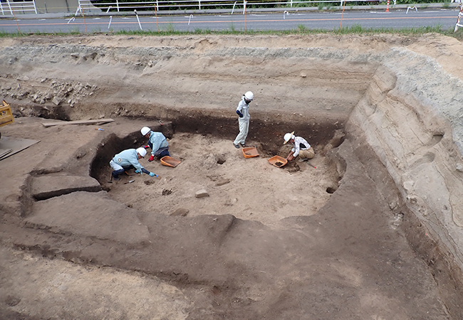 第3遺構面 竪穴建物跡（東から）